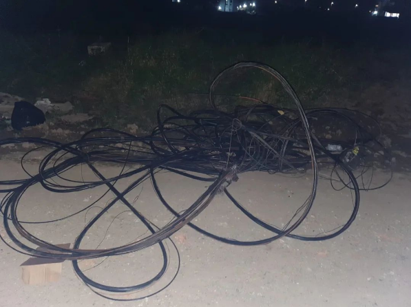 Casal preso tentanto vender fios para comerciante