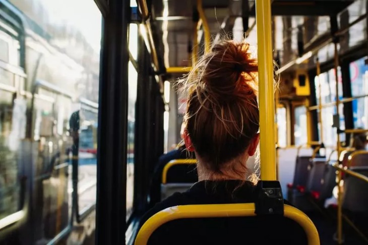 Assédio contra adolescentes ônibus