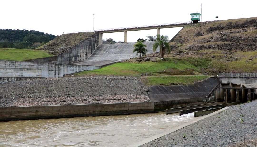 Defesa Civil de SC realiza manutenção inédita na Barragem de Ituporanga para garantir segurança hídrica