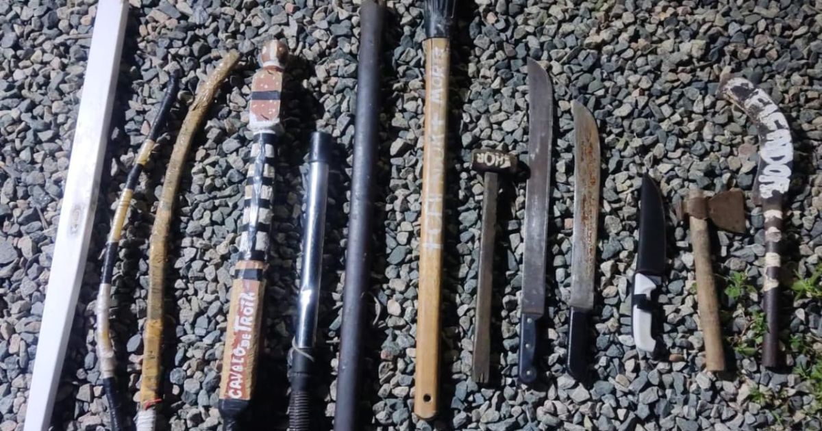 Armas usadas para tortura são apreendidas durante operação em Araquari