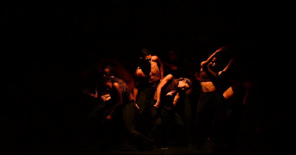 Escola Bolshoi e Cia 255 apresentam espetáculo em Joinville em celebração ao Mês da Consciência Negra