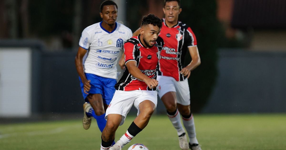 JEC vence Caravaggio fora de casa e volta para zona de classificação do Catarinense