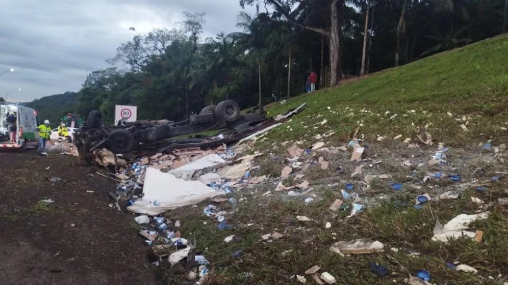 Homem morre em acidente na BR-376 em Guaratuba