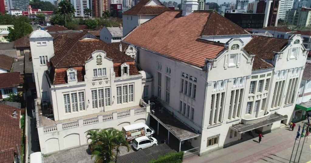 Harmonia Lyra celebra 167 anos com homenagem à França e restauração de prédio histórico