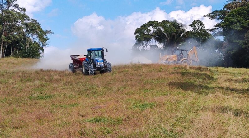 Programa Terra Boa 2025 inicia distribuição gratuita de calcário para agricultores de Navegantes