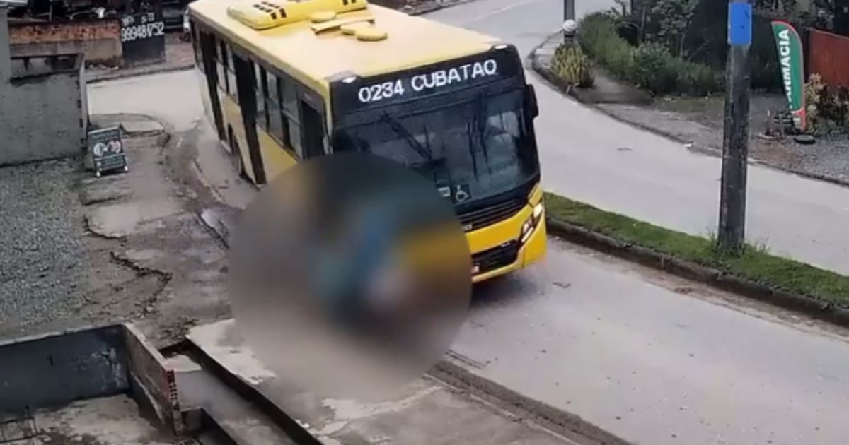 Ciclista é atingida por ônibus no bairro Vila Cubatão, em Joinville