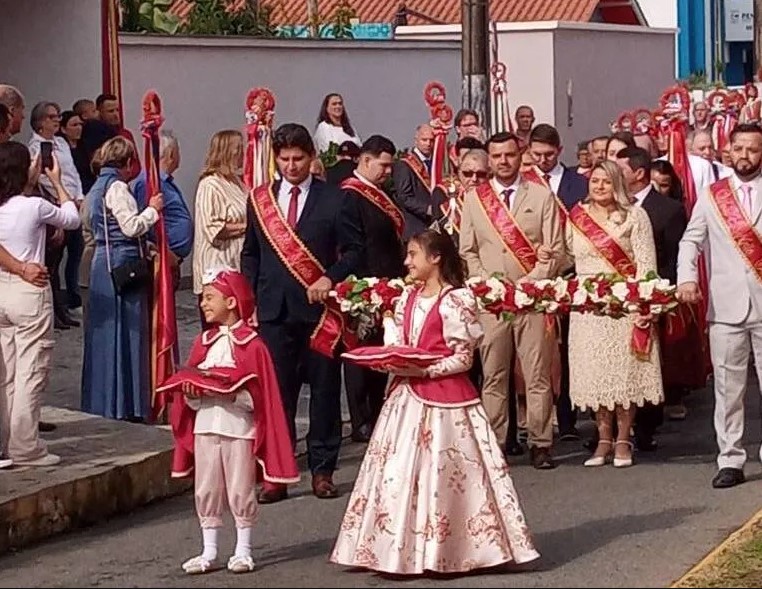 Milhares de devotos prestigiaram a 189ª Festa do Divino Espírito Santo em Penha