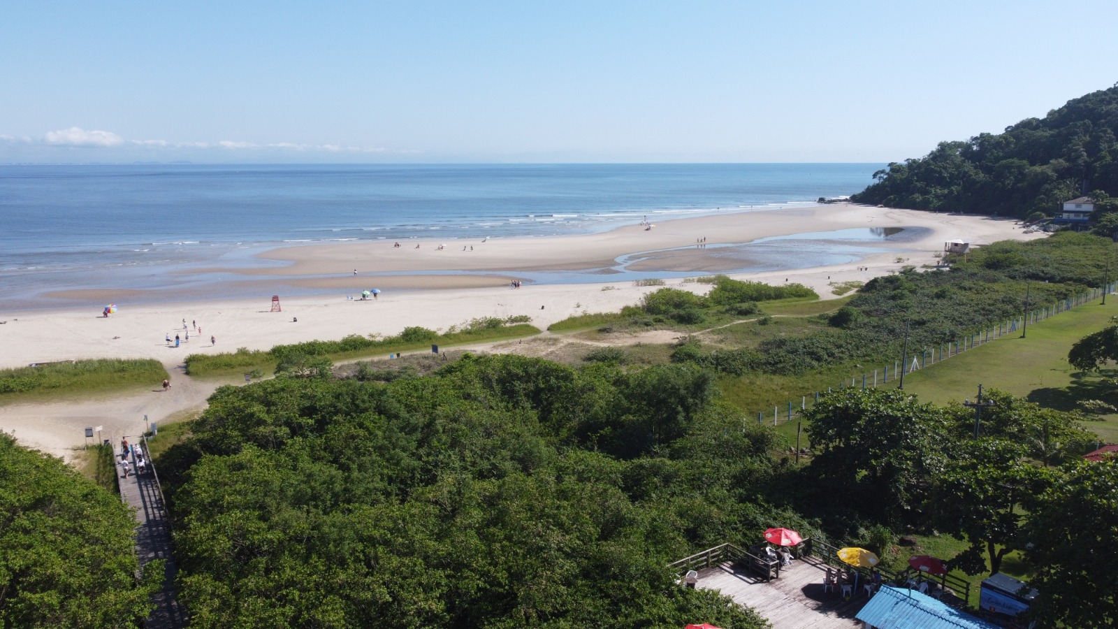 Praia do Forte é considerada a segunda melhor do Brasil