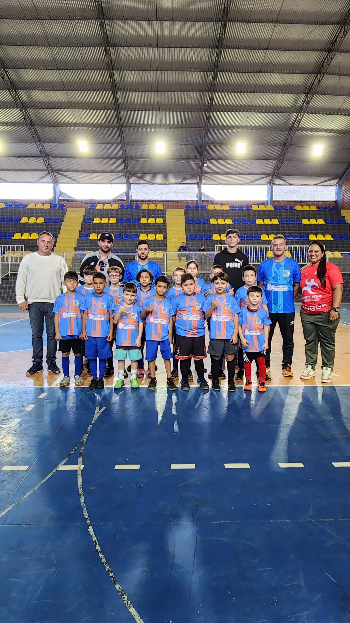 FUMTEC Inicia Entrega de Novos Uniformes para Alunos das Escolinhas Esportivas de Barra Velha