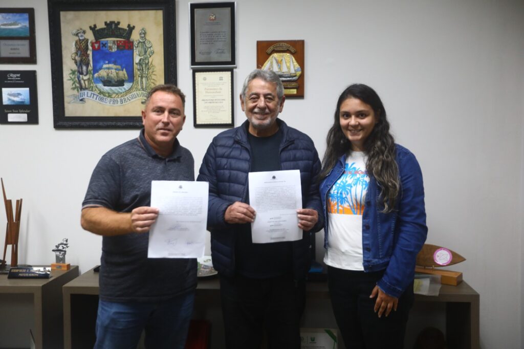 Prefeitura entrega ordens de serviço para obras no Ubatuba e no Forte