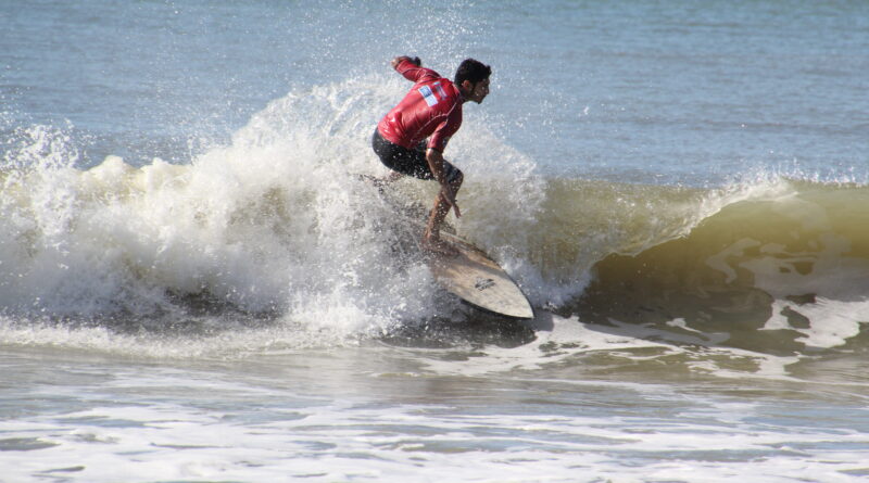 Circuito Navegantes de Surf reúne mais de 120 atletas no fim de semana
