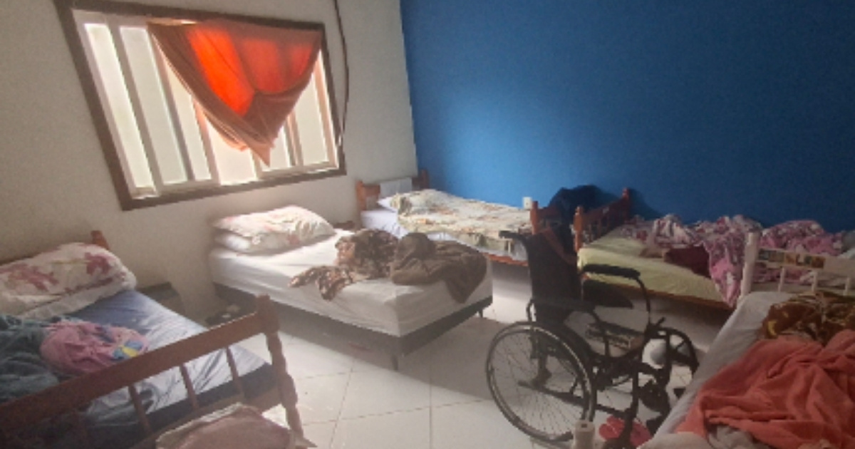 Abrigos de idosos clandestinos com sinais de maus-tratos são interditados em Joinville