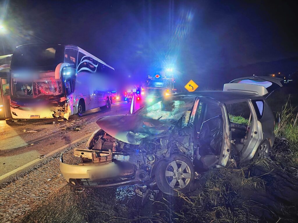 Acidente Carro x Ônibus na SC-108 em Guaramirim/SC Foto: Fábio Junkes/OCP New