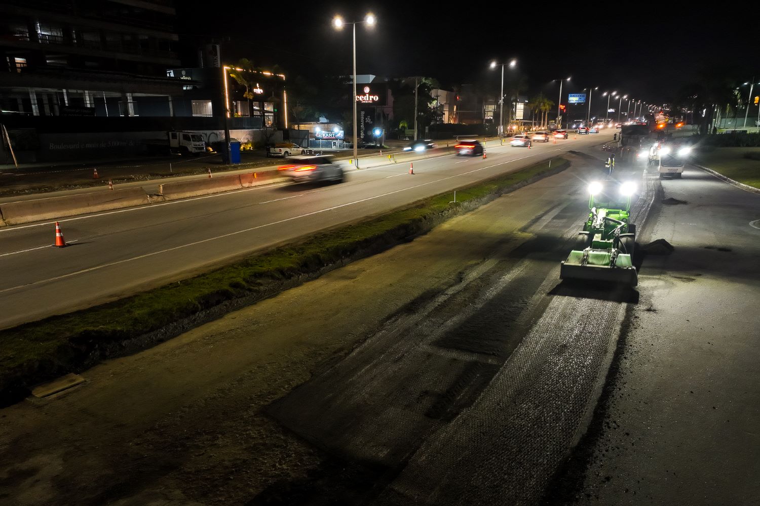 Estrada Boa: triplicação da SC-401 avança com serviços de drenagem, escavação e pavimentação