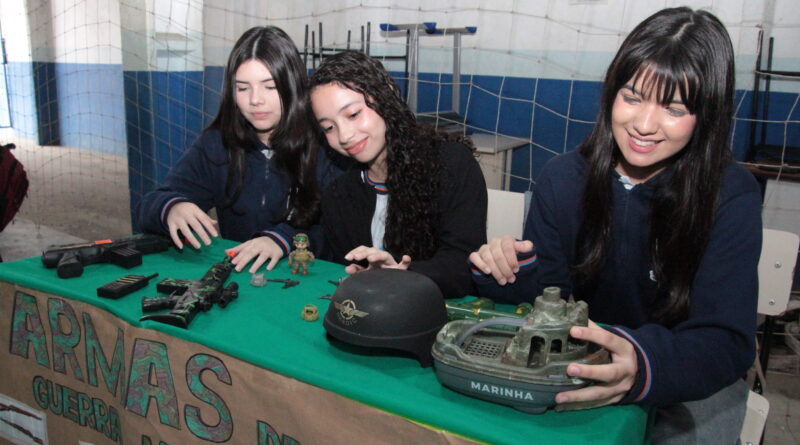 II Feira de História da Escola Municipal Maria Ivone: uma jornada pela memória e pela paz