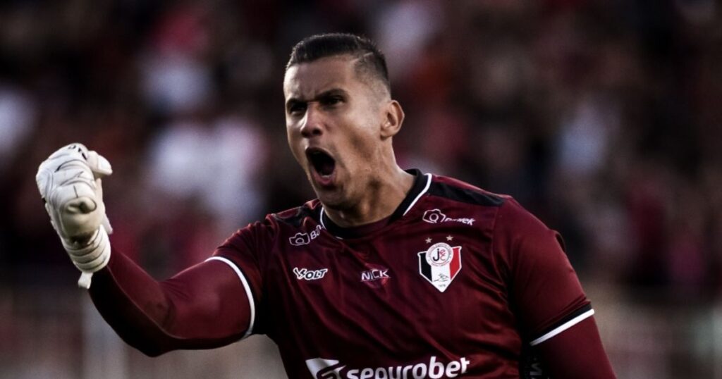 Goleiro do JEC reencontra ex-equipe no mata-mata da Série D e convoca torcida: 