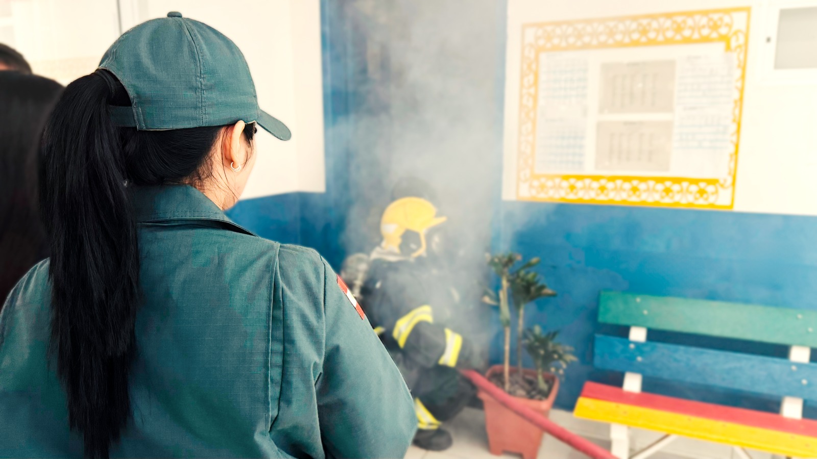 Alunos da Escola João Antônio Pinto passam por simulado de evacuação de incêndio