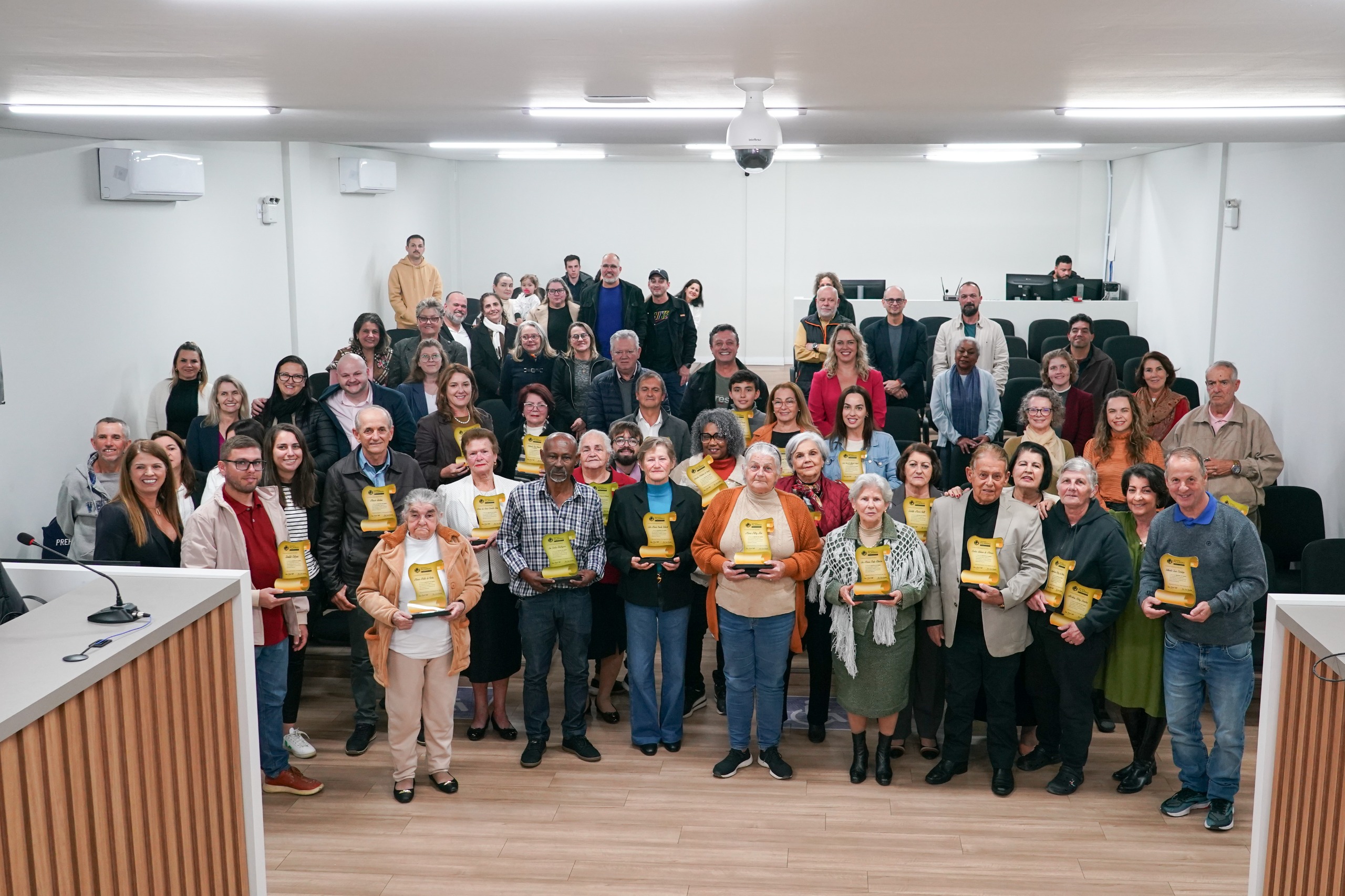 “Mestres dos Saberes de Balneário Piçarras” são homenageados em evento na Câmara