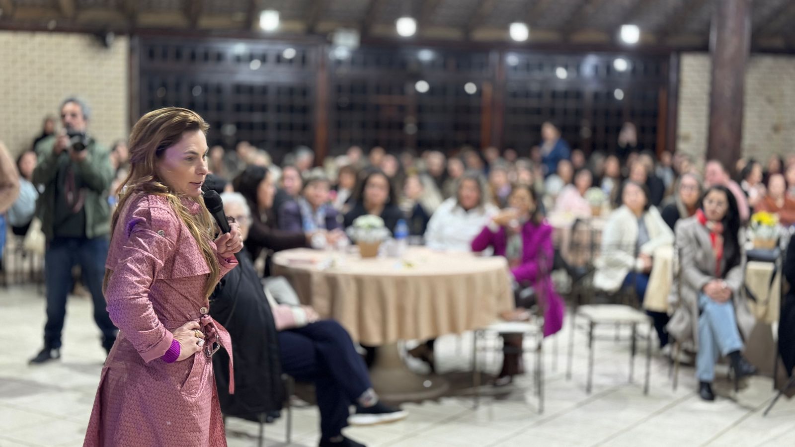 Deputada Paulinha defende protagonismo feminino em encontro da Associação das Mulheres Políticas do Sul, em Praia Grande