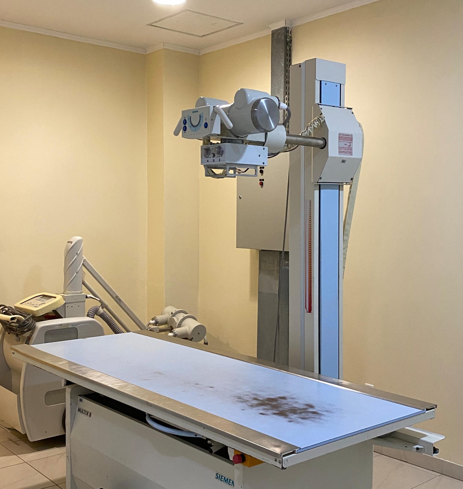 Novo e moderno equipamento de raio-x garante agilidade nos atendimentos ortopédicos do Hospital e Maternidade Nossa Senhora da Graça