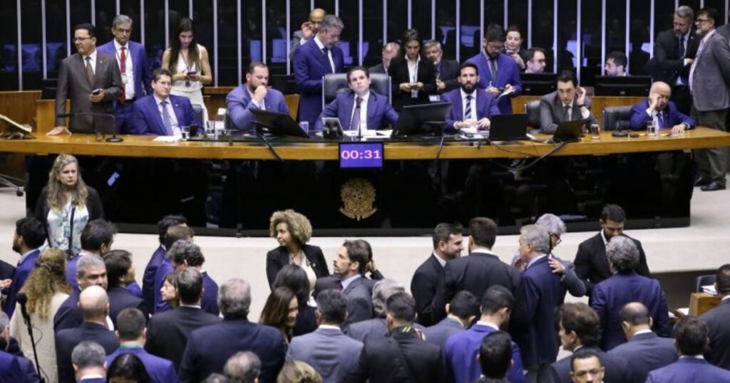 Câmara aprova por unanimidade isenção do Imposto de Renda para quem ganha até R$ 5 mil