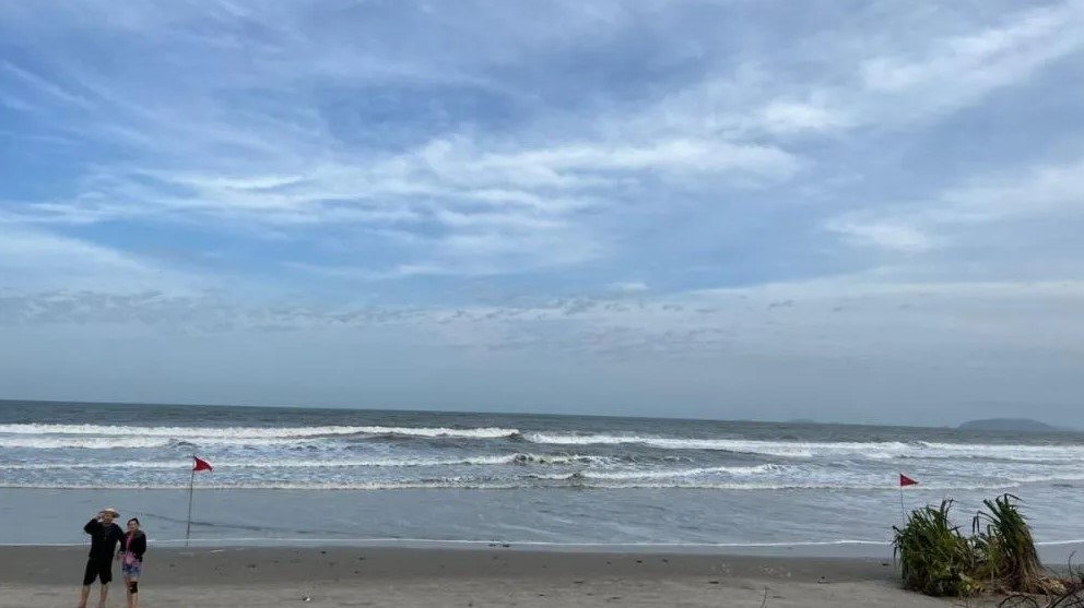 Criança é encontrada morta após ser arrastada pela correnteza em praia de Itapoá