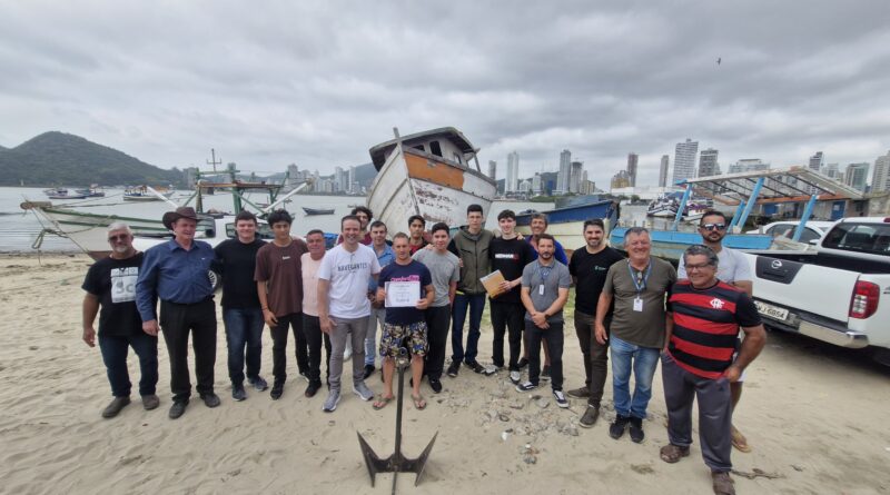 Prefeitura de Navegantes e IFSC entregam âncoras e nova iluminação no Portinho dos Pescadores