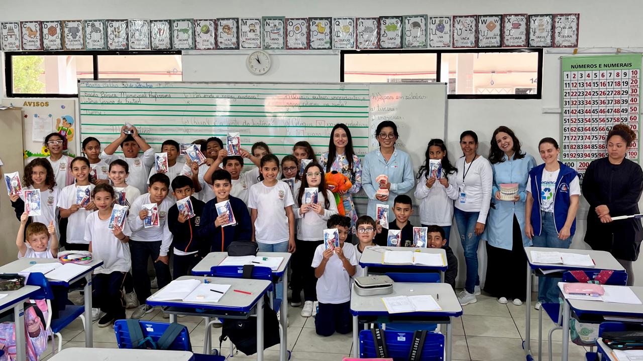 Equipes de saúde bucal levam cuidado odontológico para as escolas de Barra Velha