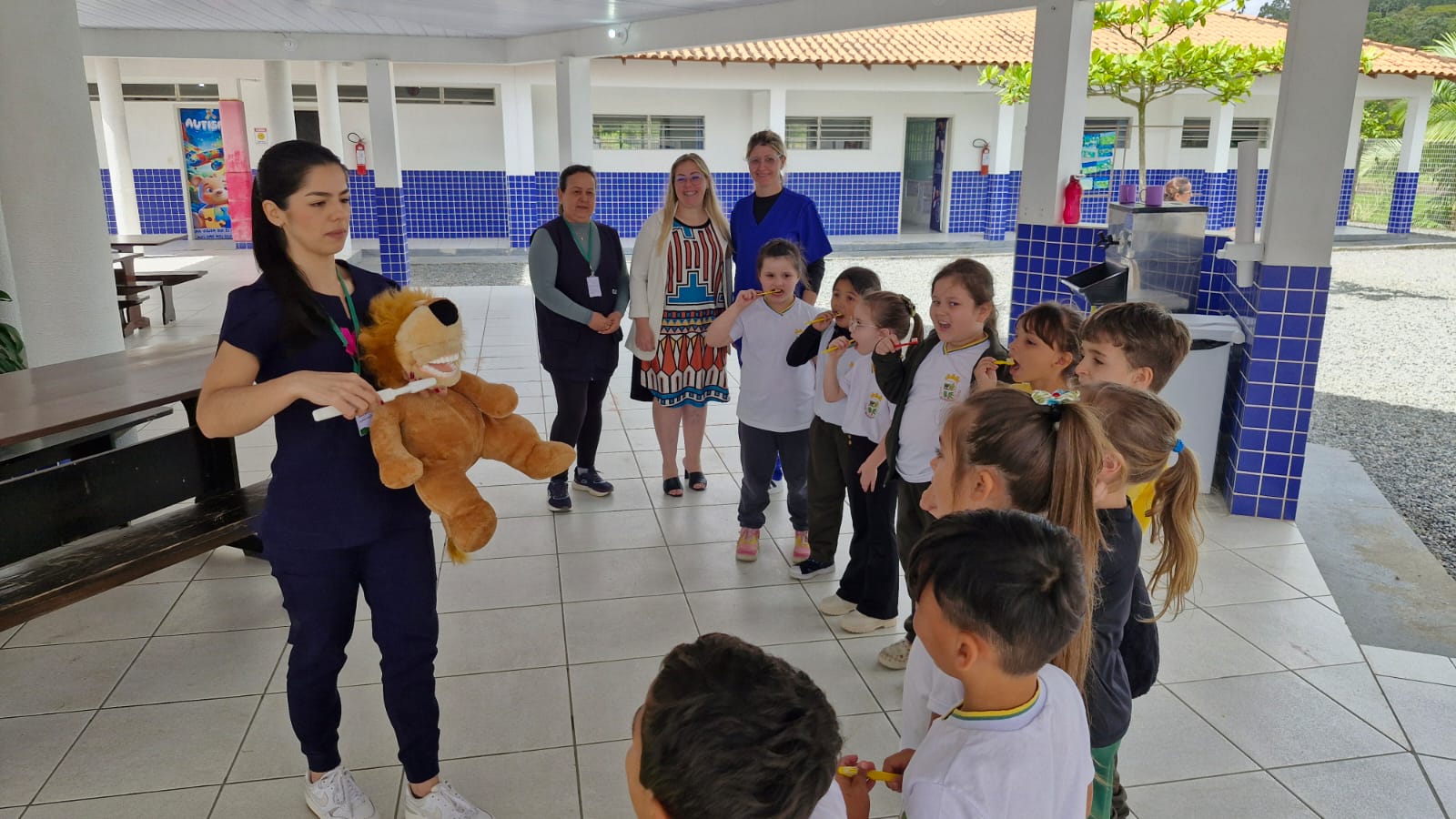 São João do Itaperiú leva campanha de saúde bucal às escolas