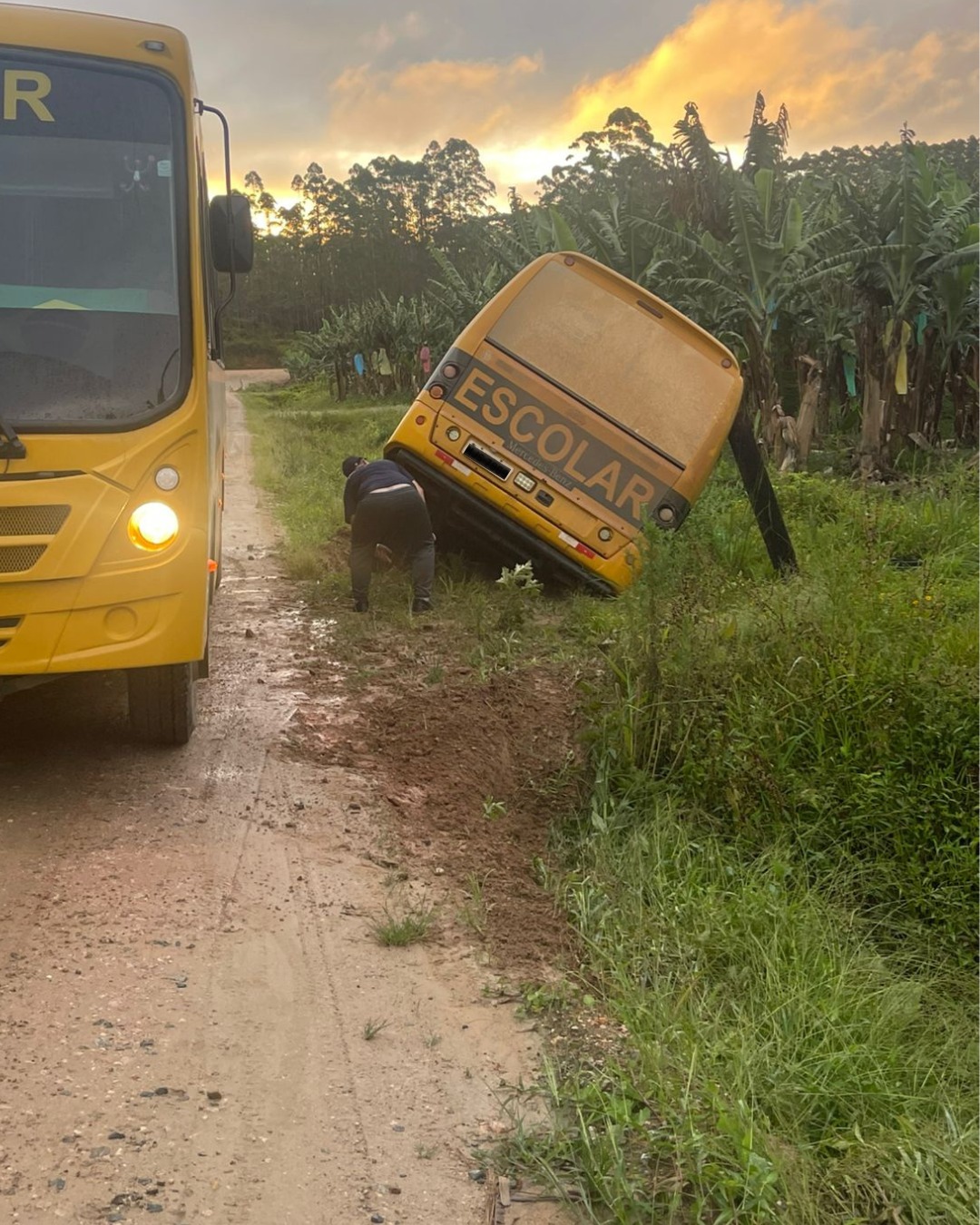 Comunicado: Ônibus do transporte escolar do município se envolveu em um acidente