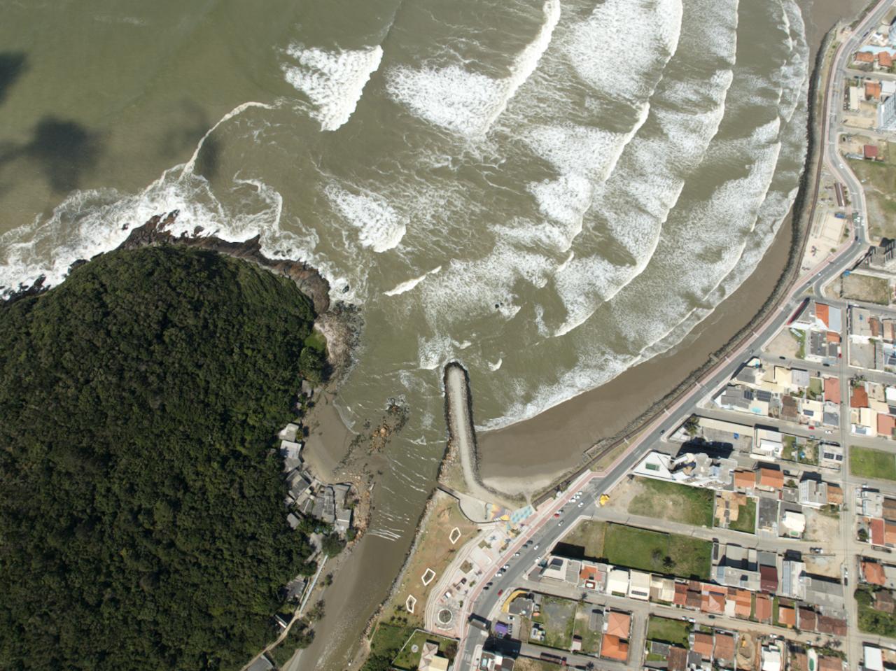 Prefeitura de Navegantes recebe propostas para o alargamento da faixa de areia do Gravatá
