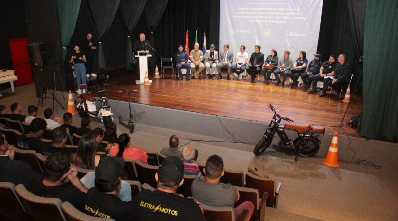 Navegantes avança no debate sobre mobilidade elétrica em audiência pública