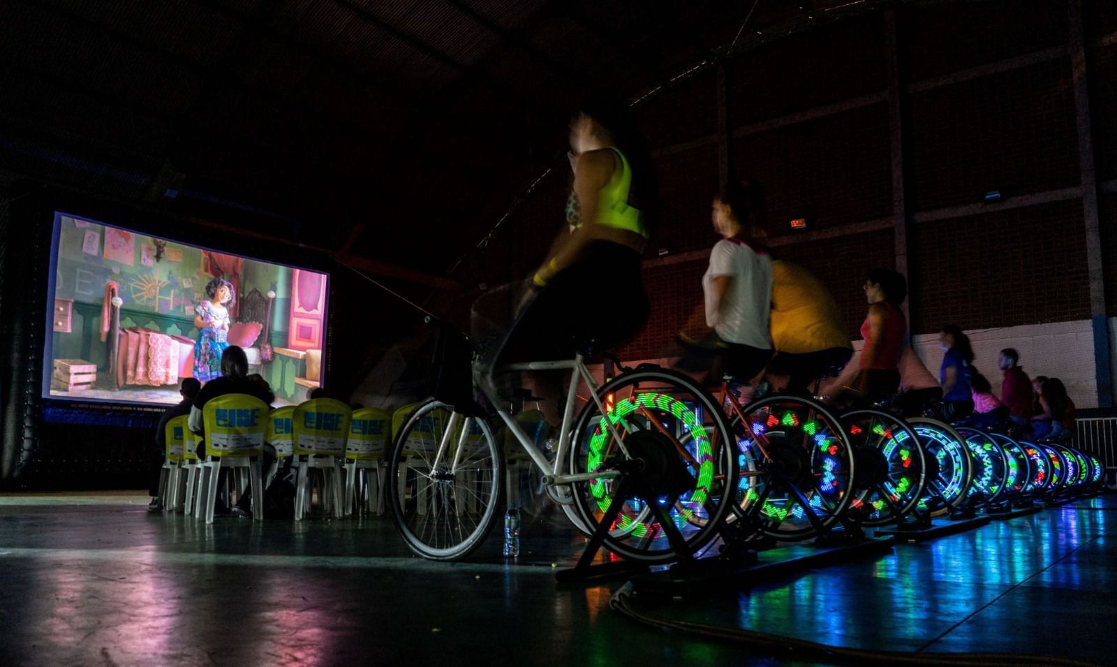 Fim de semana em Penha contará com sessão de cinema movida a bicicletas