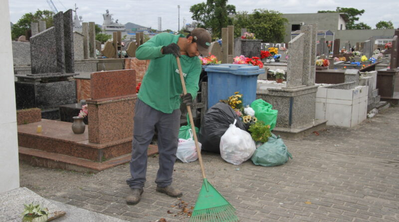 Navegantes prepara cemitérios para receber público no Dia de Finados