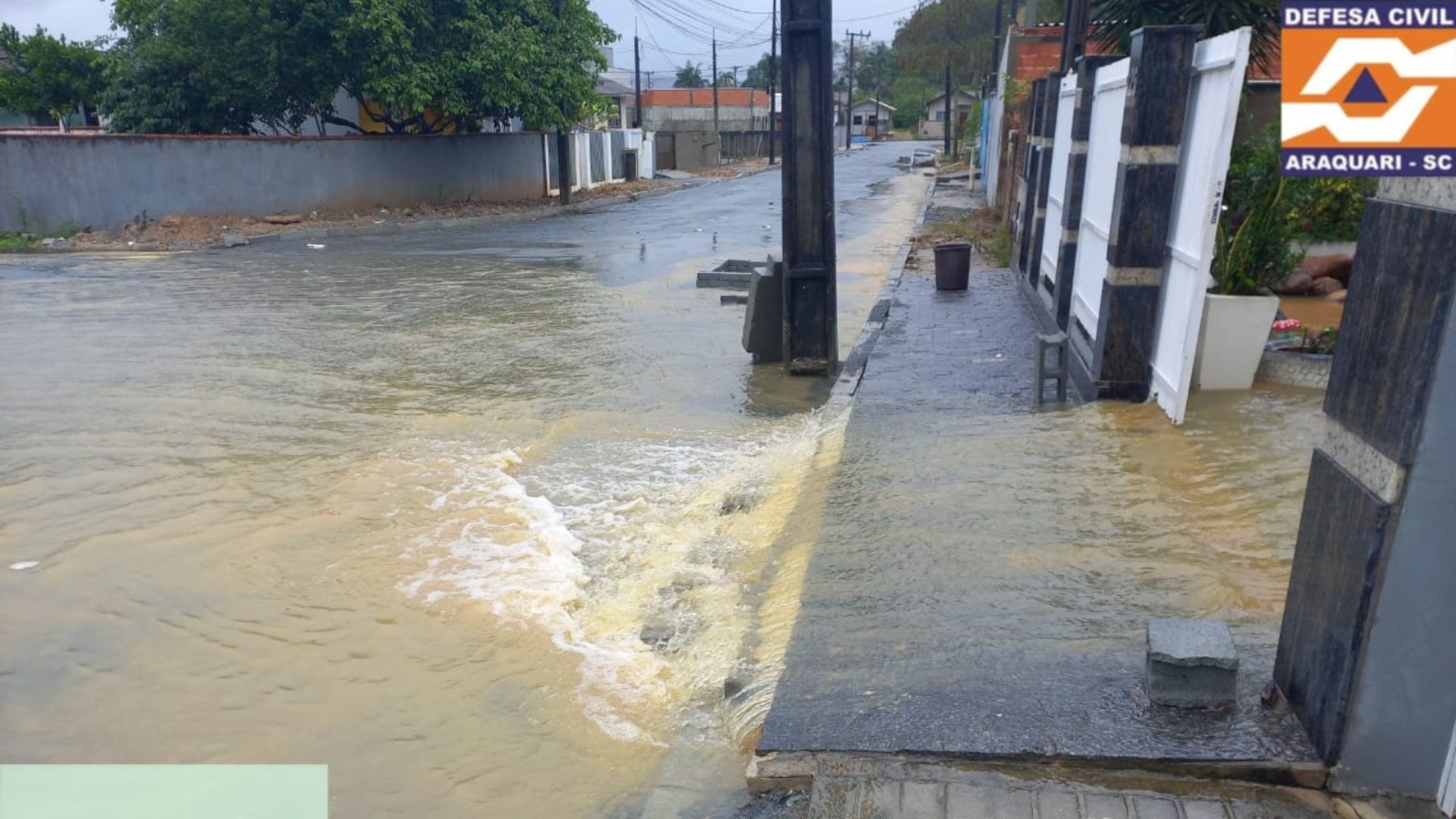 Em menos de 12h chove o esperado para 20 dias em Araquari