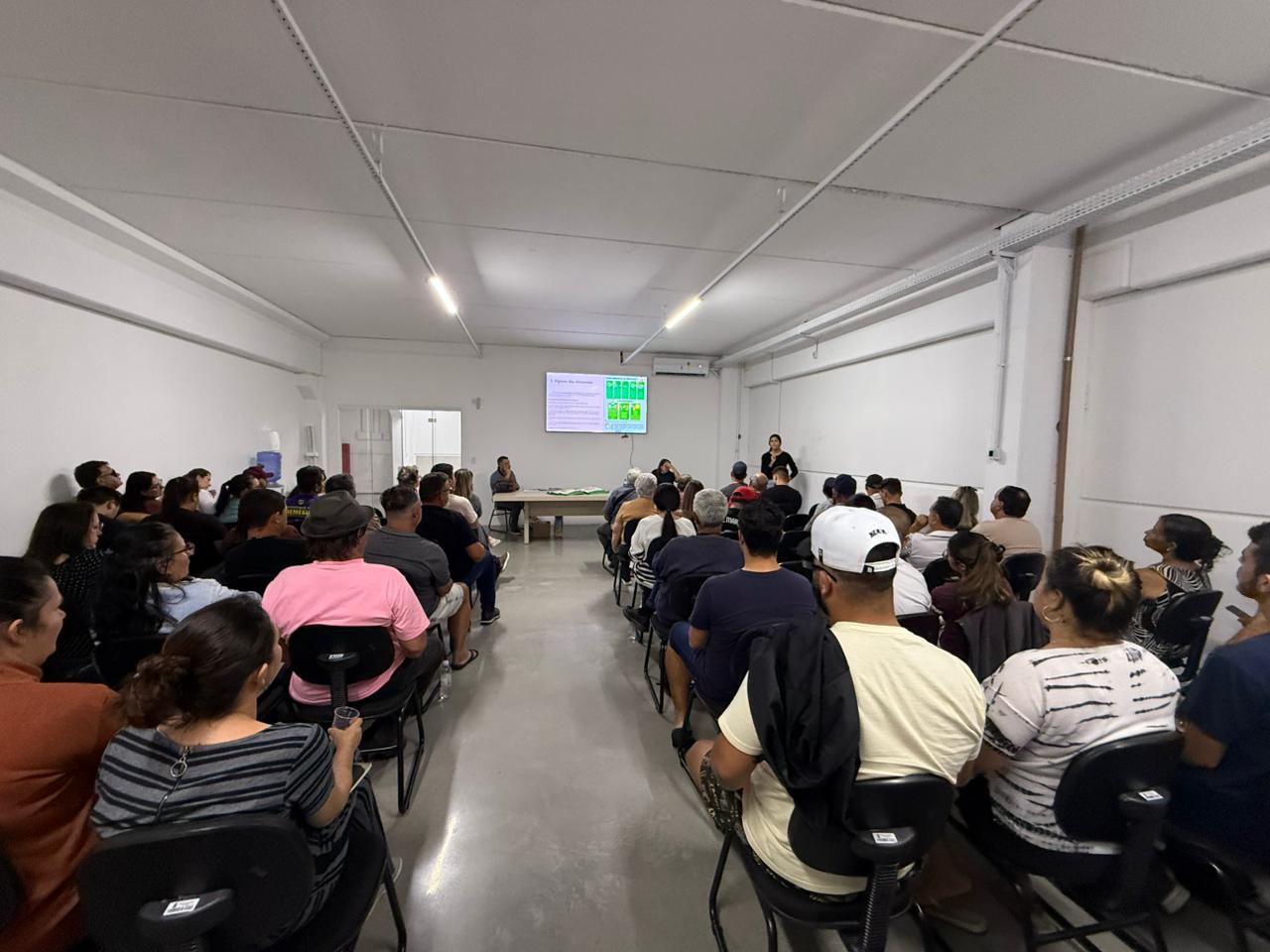 Curso capacitou mais de 120 comerciantes de Penha para atuar na temporada de verão 2025/26