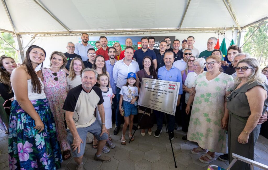 Governador Jorginho Mello inaugura rodovia municipal em Sombrio
