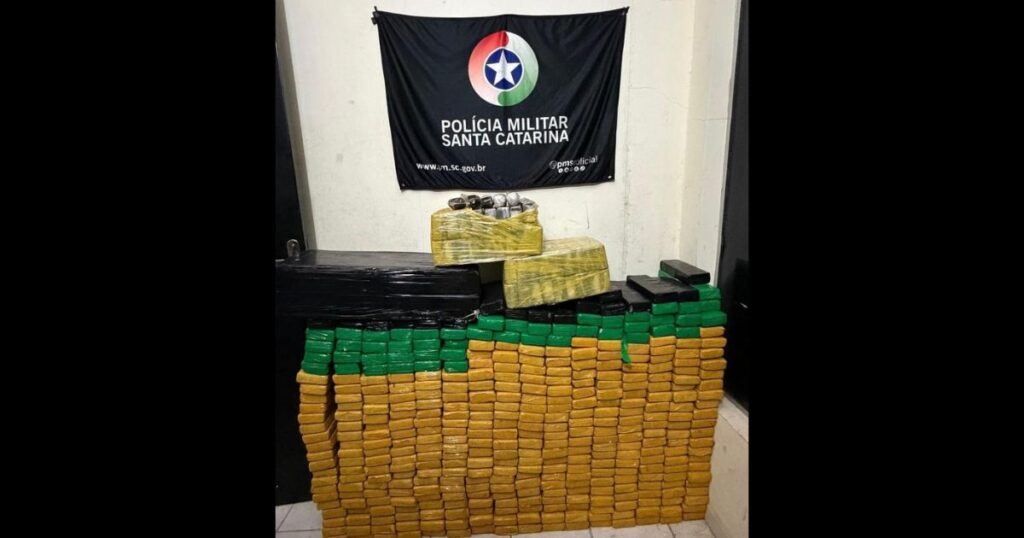 Grupo criminoso é preso com mais de 440 kg de maconha após perseguição na SC-418 em Joinville