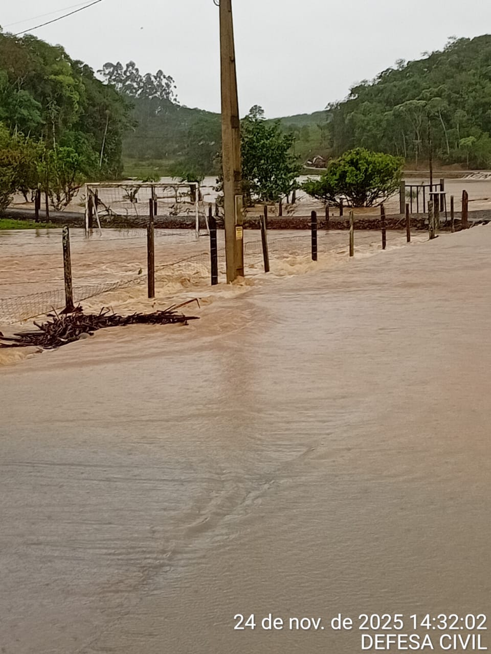 Defesa Civil de São João do Itaperiú mapeia pontos de alagamento e orienta moradores nesta segunda-feira (24/11)