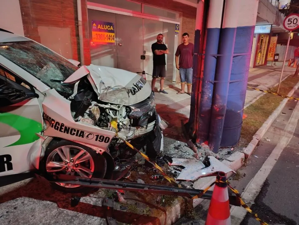 Acidente com viatura da PM deixa policiais feridos em Balneário Camboriú