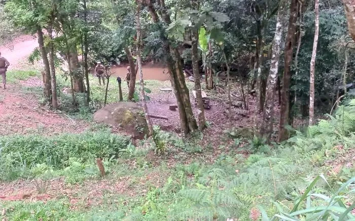 Pai é morto a golpes de facão na frente dos filhos em cachoeira do Brilhante em Itajaí