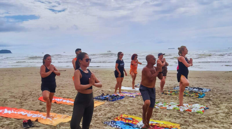 Aulas gratuitas de ioga integram programação do Navega Verão