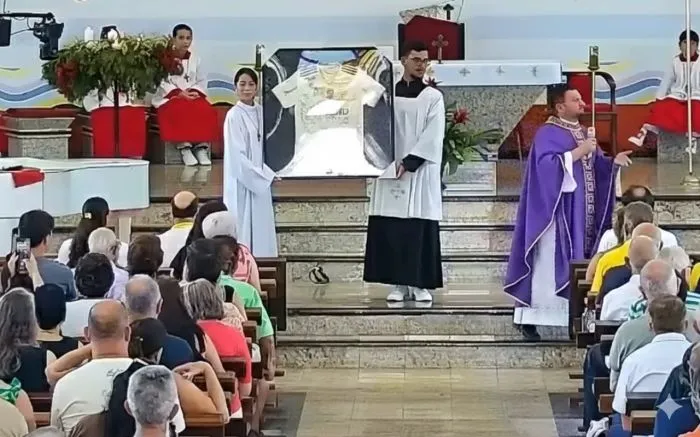 Devotos falam mal do Flamengo e padre reclama com o rebanho