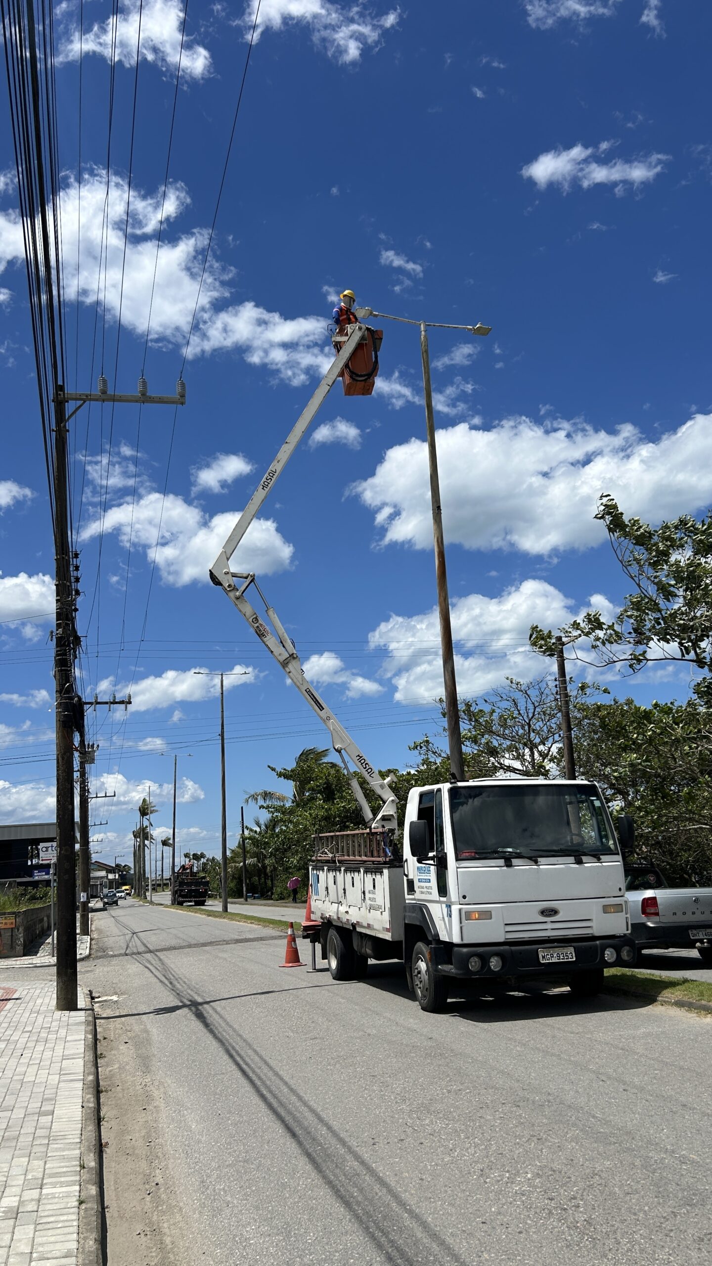 Município reinstala cabos furtados na proximidade do Fórum