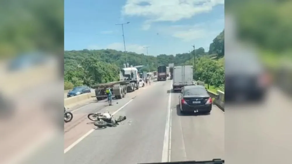 Motociclista morre em grave acidente na BR-101 em Joinville