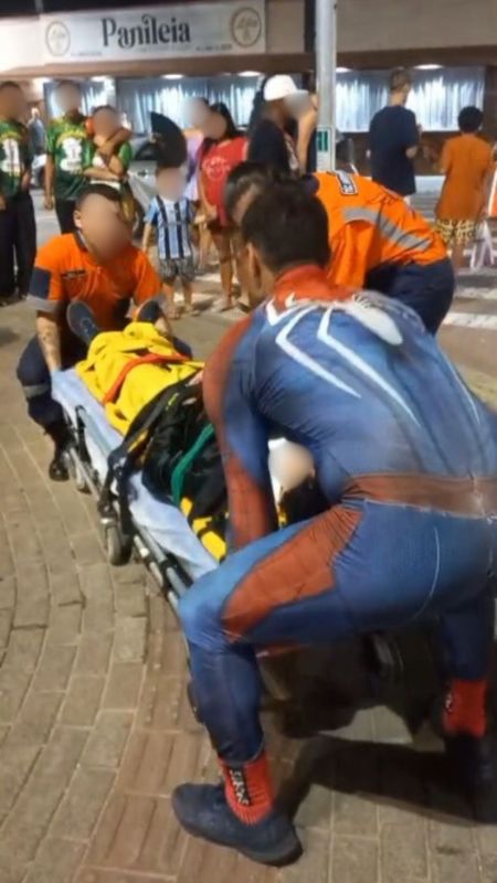 Homem Aranha auxilia resgate de dançarino da “Carreta Furacão”