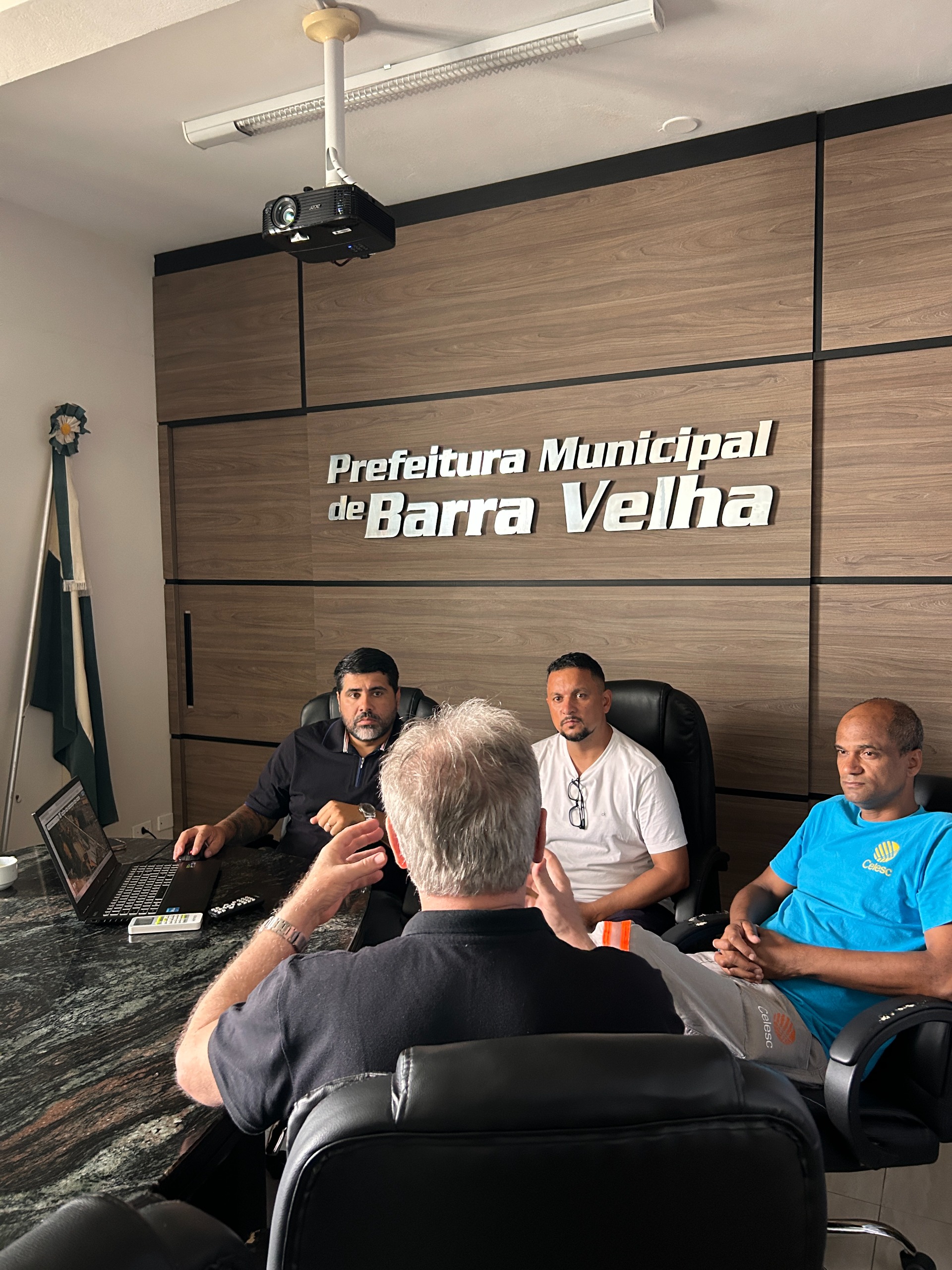 Diretoria de Iluminação Pública e Celesc alinham ações para melhoria no fornecimento de energia em Barra Velha