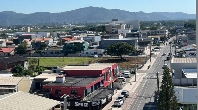 Interdição altera acesso ao aeroporto e hospital em Navegantes