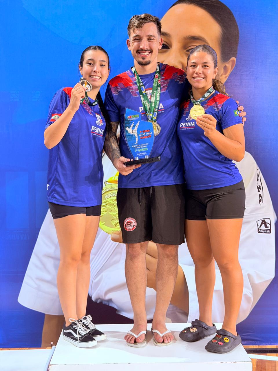 Atletas do Bolsa Atleta de Penha conquistam pódios em competição estadual de karatê