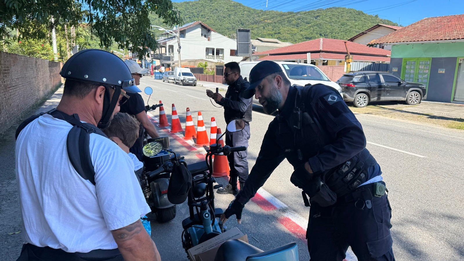 SETRANPEN intensifica blitzes educativas e reforça início da fiscalização de ciclomotores e veículos autopropelidos em Penha